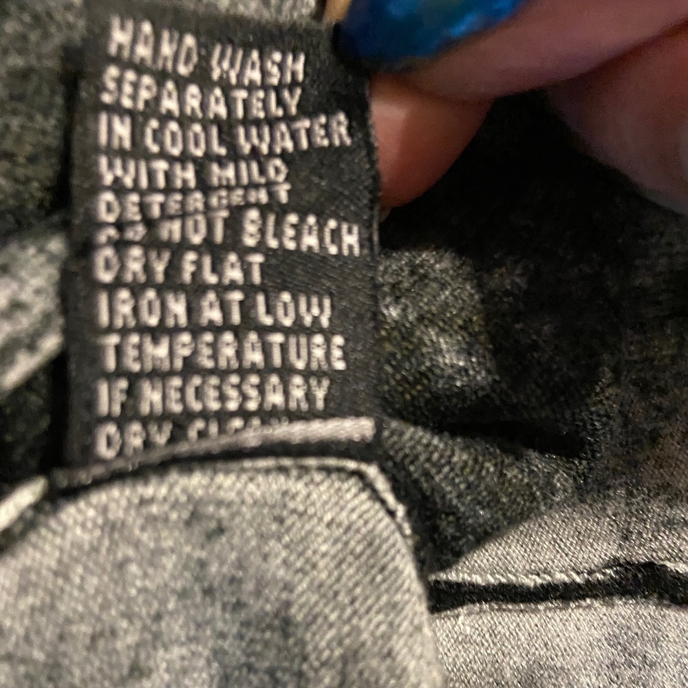 Beautiful, Soft, Dramatic Patterned Sweater - image 5